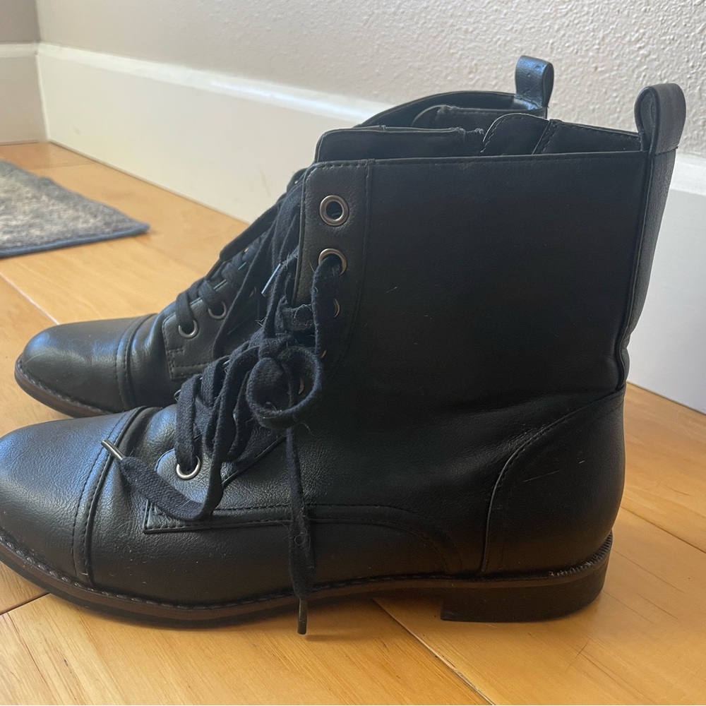 Women’s Aerosoles black lace up combat boots